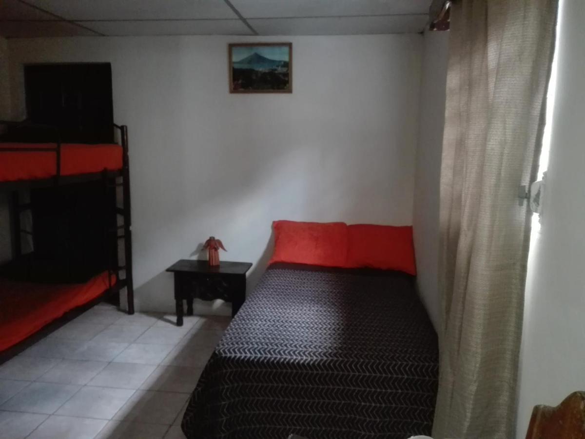 Huellas Hostal Antigua Екстер'єр фото
