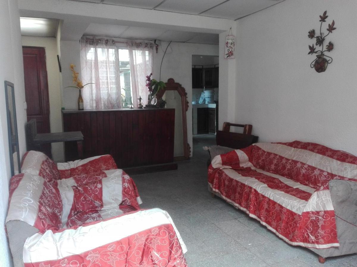Huellas Hostal Antigua Екстер'єр фото