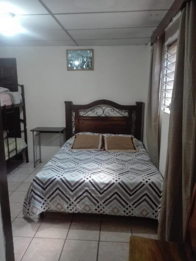 Huellas Hostal Antigua Екстер'єр фото