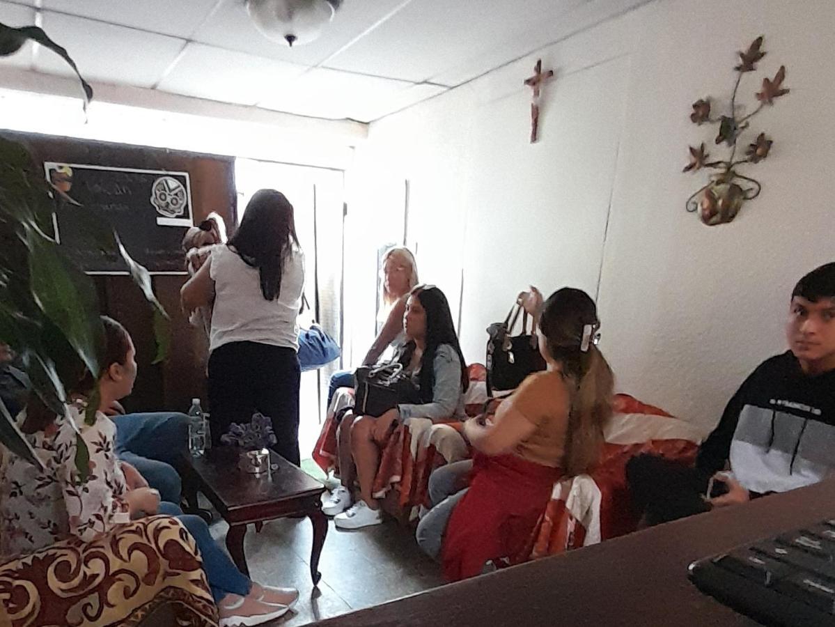 Huellas Hostal Antigua Екстер'єр фото